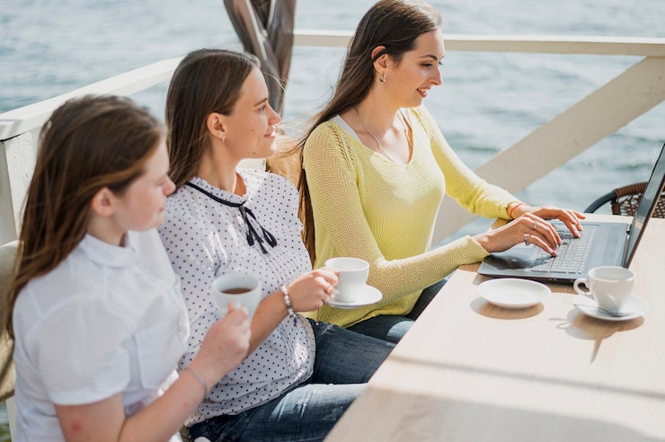 Conseillère vente bateau femme